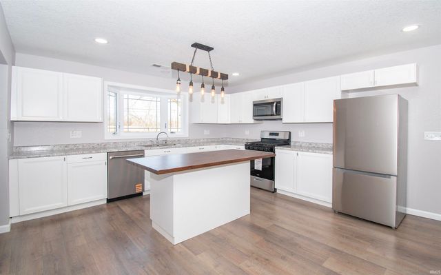 1007 W 100 South, Albion, IN 46701