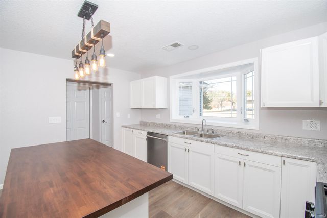 1007 W 100 South, Albion, IN 46701