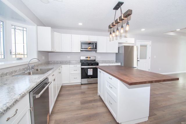 1007 W 100 South, Albion, IN 46701