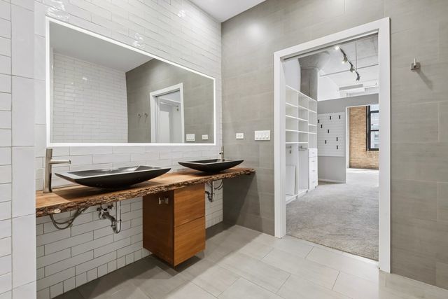 360 W ILLINOIS Street 5F, Chicago, IL 60654