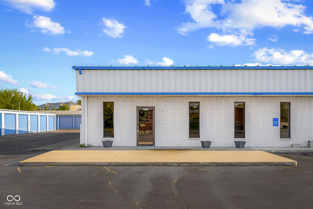 3537 W Two Mile House Road, Columbus, IN 47201