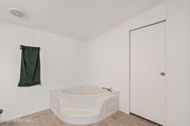 258 Coles Point Road, Batesville, MS 38606