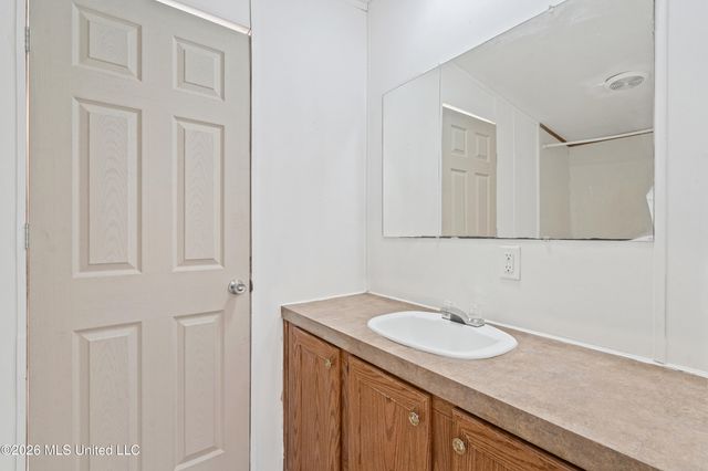 258 Coles Point Road, Batesville, MS 38606