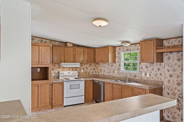 258 Coles Point Road, Batesville, MS 38606