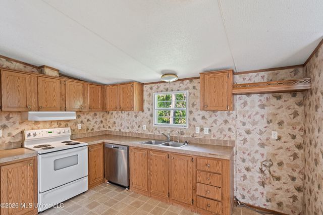 258 Coles Point Road, Batesville, MS 38606