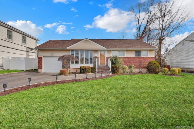 46 Kalda Lane, Plainview, NY 11803