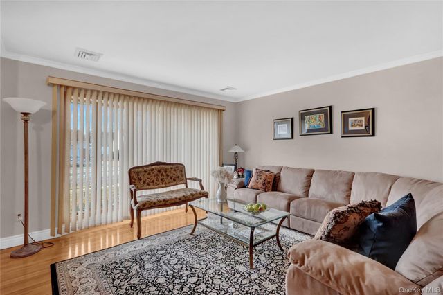 46 Kalda Lane, Plainview, NY 11803