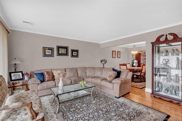 46 Kalda Lane, Plainview, NY 11803