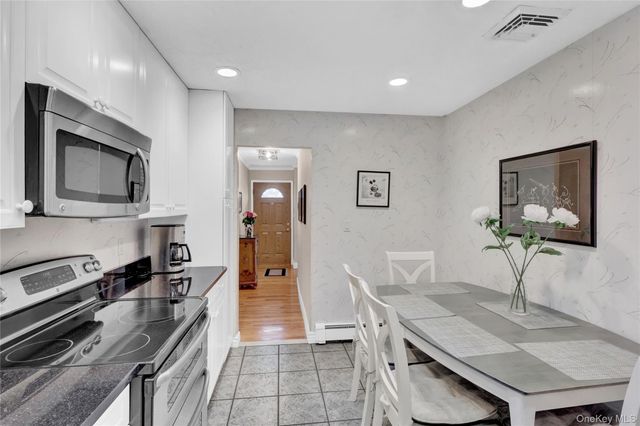 46 Kalda Lane, Plainview, NY 11803