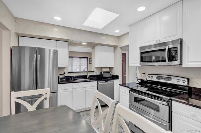 46 Kalda Lane, Plainview, NY 11803