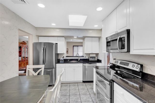 46 Kalda Lane, Plainview, NY 11803