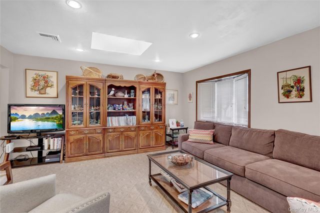 46 Kalda Lane, Plainview, NY 11803