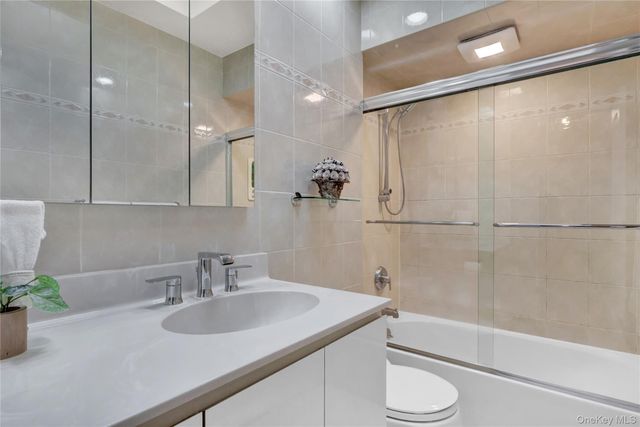 46 Kalda Lane, Plainview, NY 11803