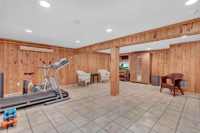 46 Kalda Lane, Plainview, NY 11803