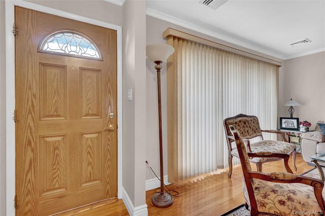 46 Kalda Lane, Plainview, NY 11803