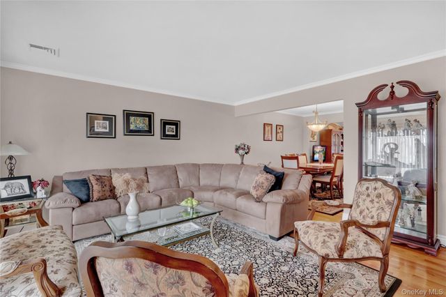 46 Kalda Lane, Plainview, NY 11803