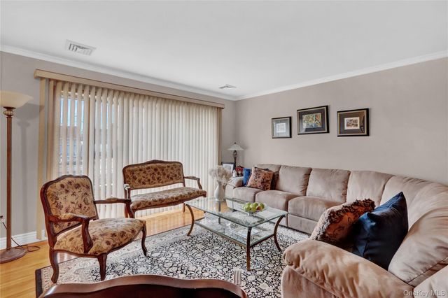 46 Kalda Lane, Plainview, NY 11803