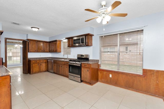 800 Fairway Drive, Richmond, TX 77469