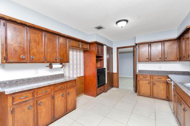800 Fairway Drive, Richmond, TX 77469