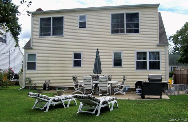 30 Audrey Avenue, Plainview, NY 11803