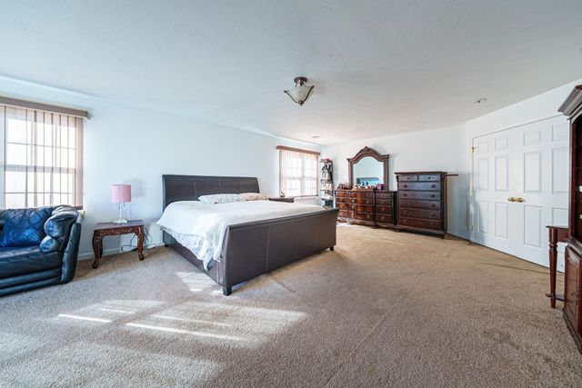 300 Crownshield Avenue, Uxbridge, MA 01569