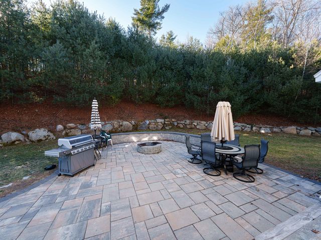 300 Crownshield Avenue, Uxbridge, MA 01569