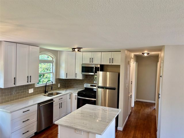 2131 W 46th Place S, Tulsa, OK 74107