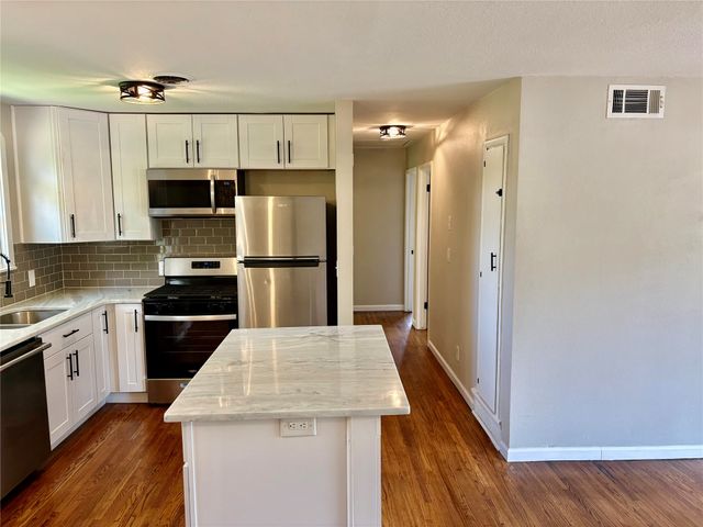 2131 W 46th Place S, Tulsa, OK 74107