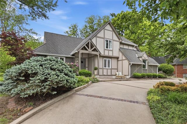 3015 W 83rd Street, Leawood, KS 66206