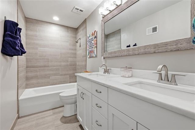 3015 W 83rd Street, Leawood, KS 66206