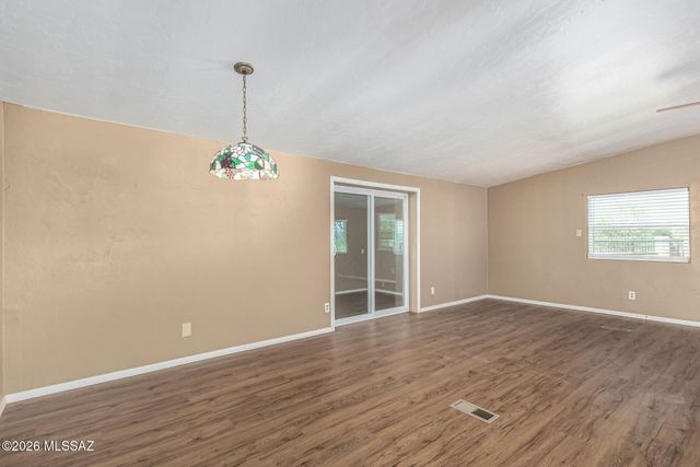 14813 N Swan Road, Tucson, AZ 85739
