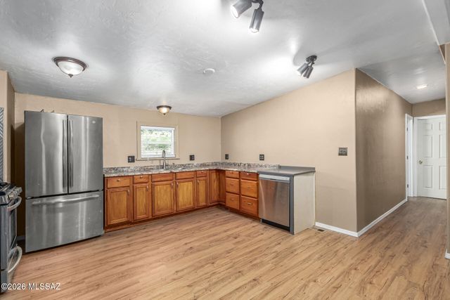 14813 N Swan Road, Tucson, AZ 85739