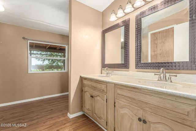 14813 N Swan Road, Tucson, AZ 85739