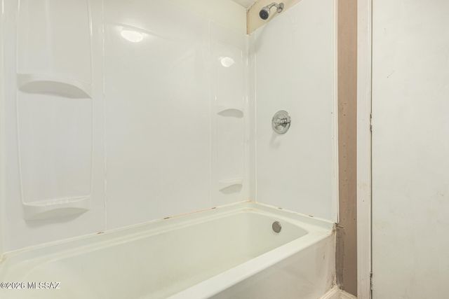 14813 N Swan Road, Tucson, AZ 85739