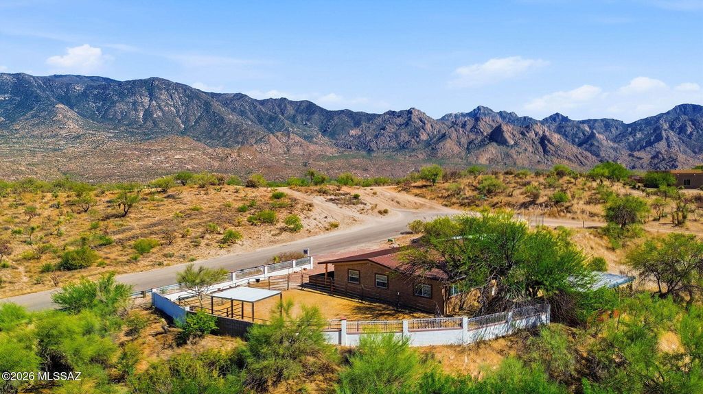 14813 N Swan Road, Tucson, AZ 85739