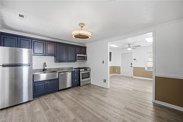 135 Peachtree LN, Hampton, VA 23669