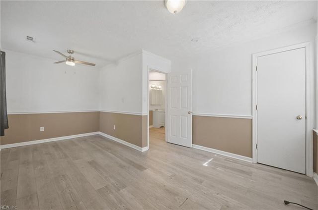 135 Peachtree LN, Hampton, VA 23669