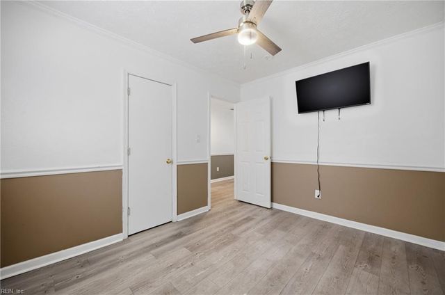 135 Peachtree LN, Hampton, VA 23669