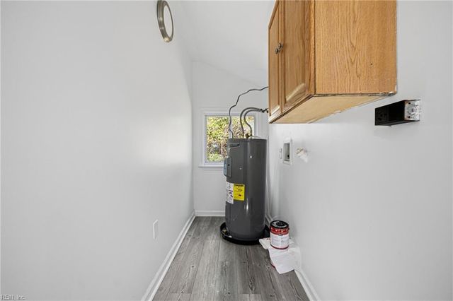 135 Peachtree LN, Hampton, VA 23669
