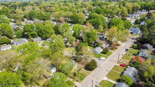 135 Peachtree LN, Hampton, VA 23669