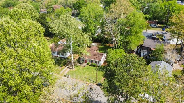 135 Peachtree LN, Hampton, VA 23669