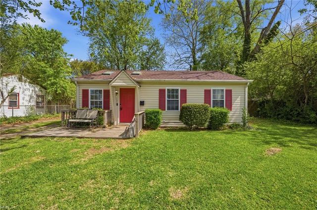 135 Peachtree LN, Hampton, VA 23669