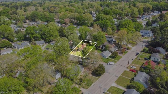 135 Peachtree LN, Hampton, VA 23669