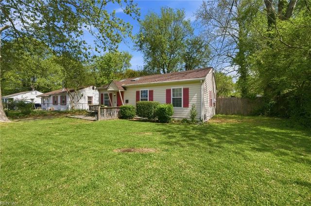 135 Peachtree LN, Hampton, VA 23669