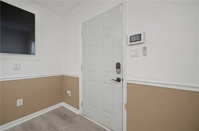 135 Peachtree LN, Hampton, VA 23669