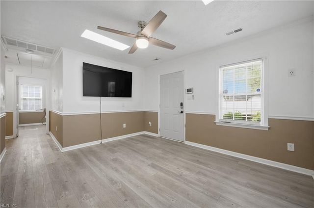 135 Peachtree LN, Hampton, VA 23669