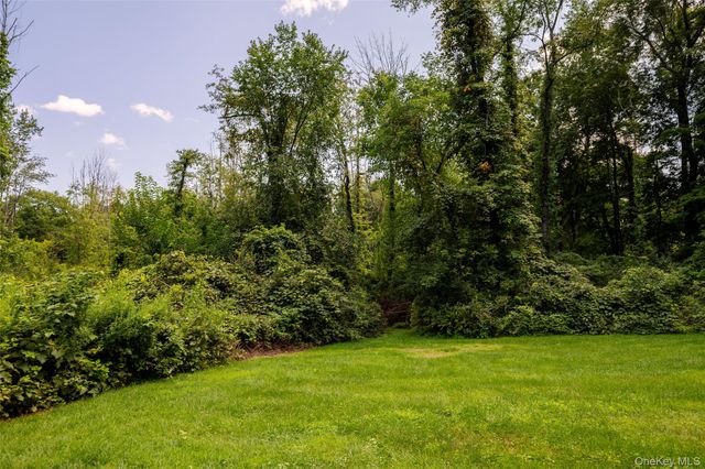 555 Plutarch, Highland, NY 12528