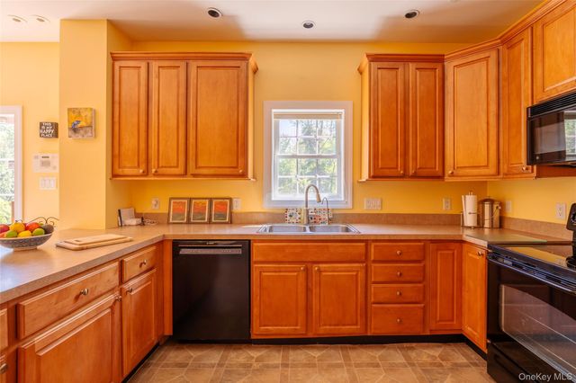 555 Plutarch, Highland, NY 12528