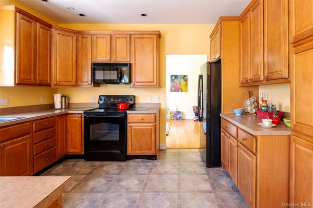 555 Plutarch, Highland, NY 12528