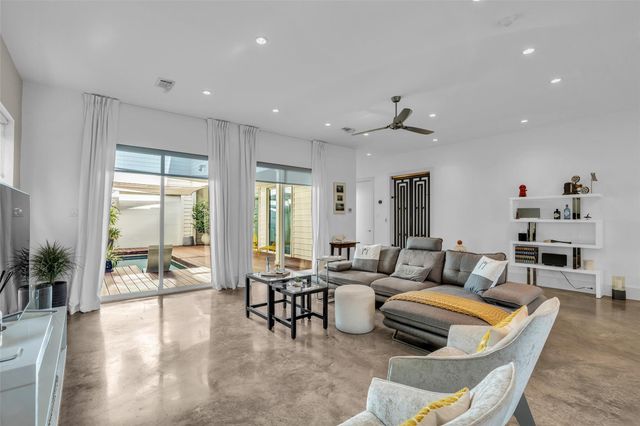 1216 Malone Street, Houston, TX 77007
